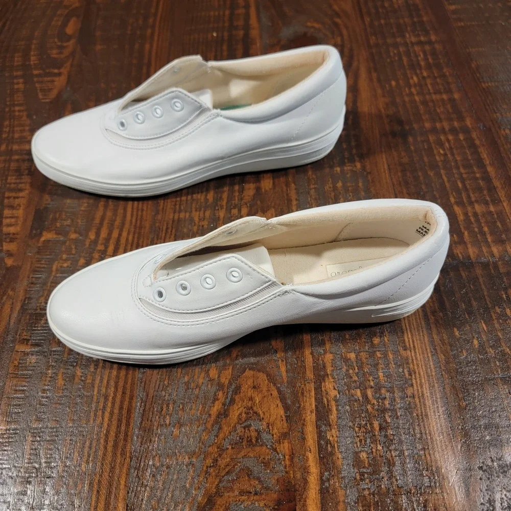 GrassHoppers Townsend Twill White Leather Sneaker Sz. 8 Medium Women's